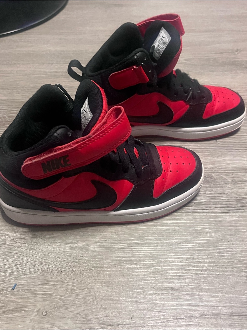 Nike Kids’ High-Top Sneakers in Red and Black Size 4Y - Picture 5 of 11